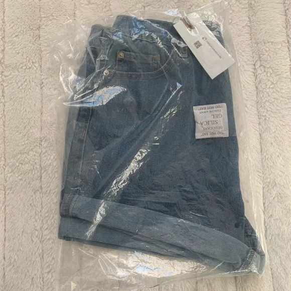 Dynamite Mom Shorts - Picture 2 of 4